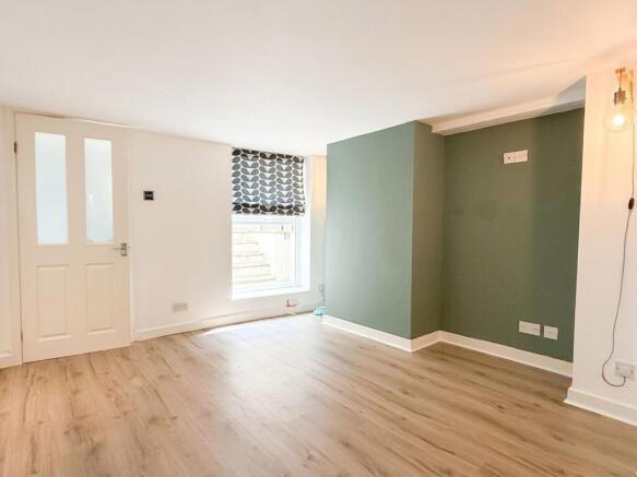 2 bed Flat for sale Image 3