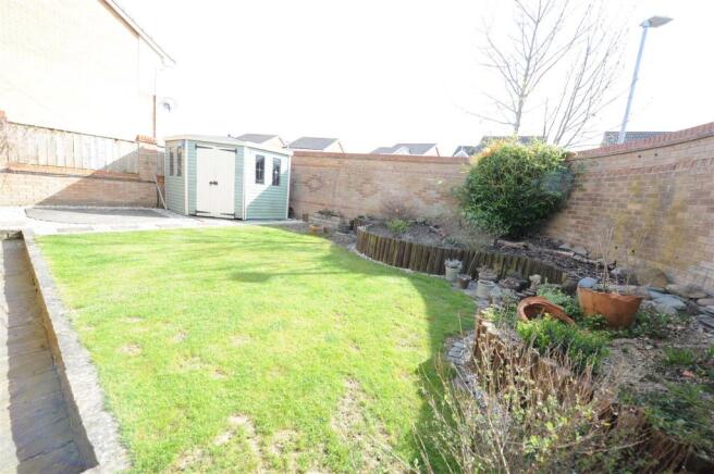 ENCLOSED REAR GARDEN