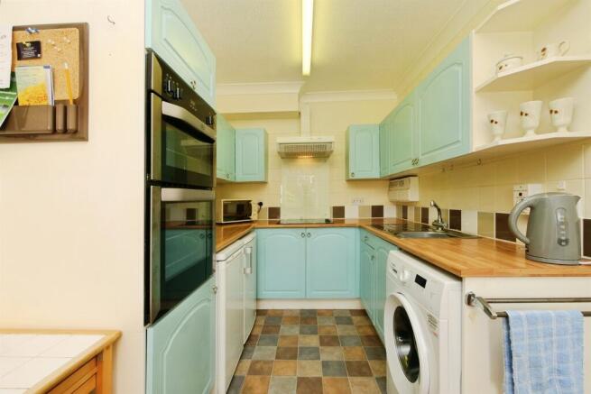 2 bed Apartment for sale Image 6