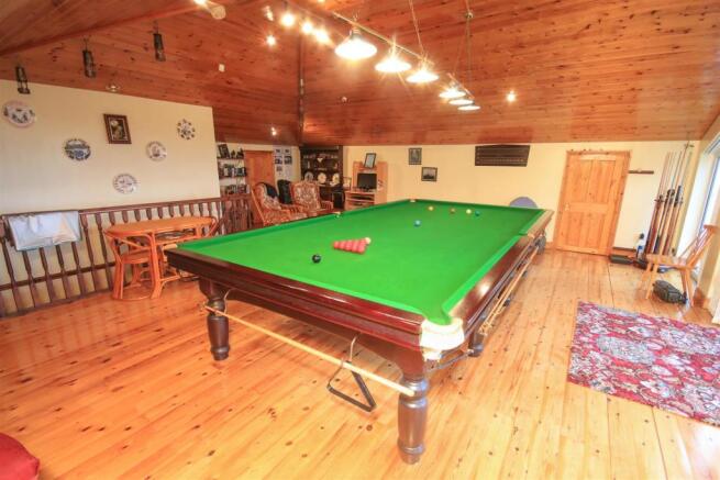SNOOKER ROOM