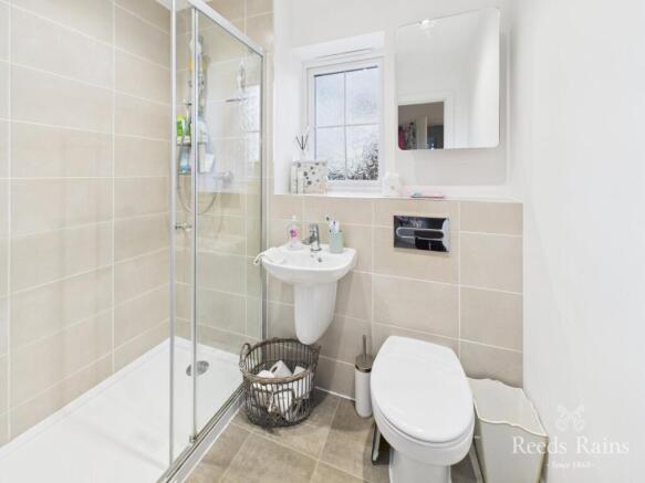 5 bed Detached for sale Image 11