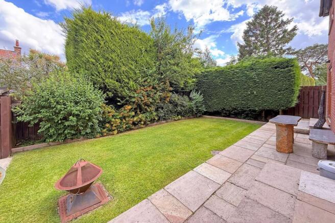 4 bed Detached for sale Image 11