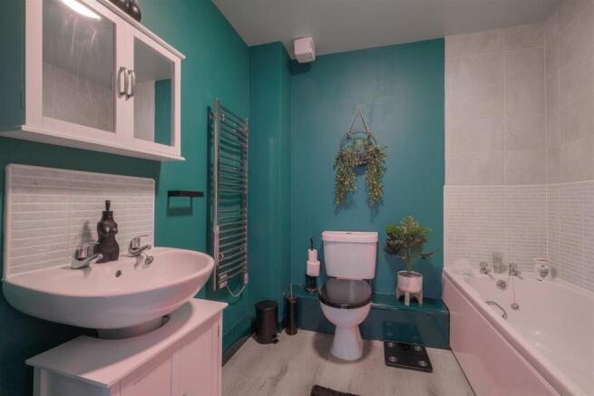 2 bed Apartment for sale Image 11