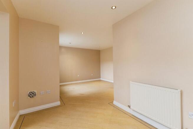 2 bed Ground Flat for sale Image 6