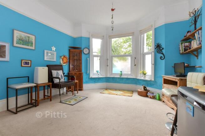 Kitchen/ Living Room
