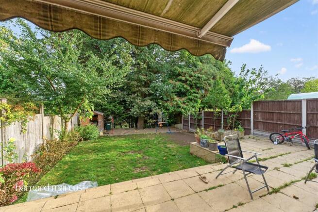 Farnham Close, London photo 4