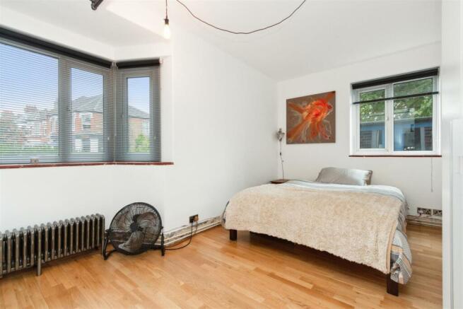 18 Wandle Way, Earlsfield bedroom 1.jpg