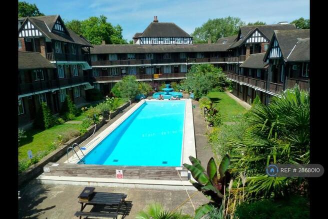 Swimming Pool & Gardens