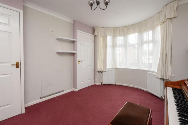 4 bed Semi-Detached for sale Image 4