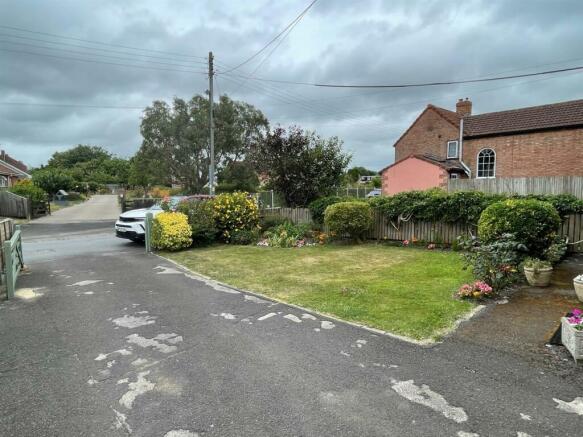 Driveway. Front garden.jpg