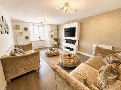Golden Spire, Thornbury, BS35