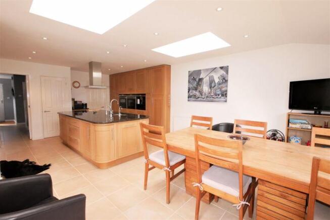 KITCHEN/DINER