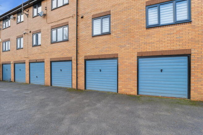 2 bed Flat for sale Image 10