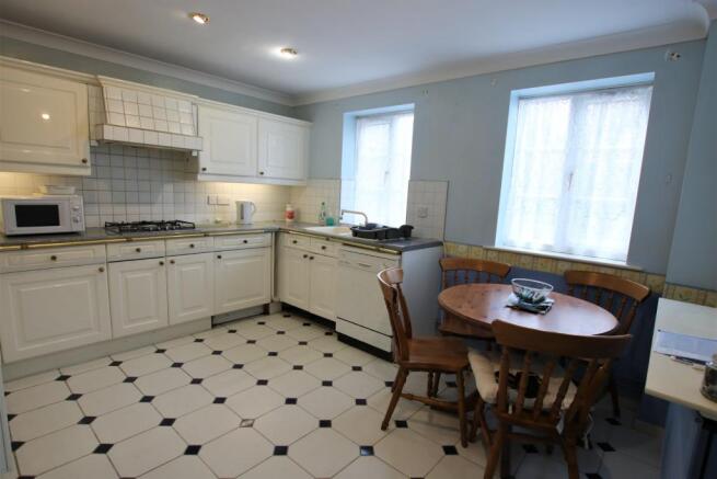Kitchen - breakfast room
