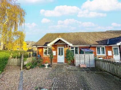 Fons George Close, Taunton, Somerset - NO CHAIN!