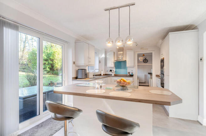 Barbe Baker Avenue, West End, Southampton, Hampshire, SO30 photo 4