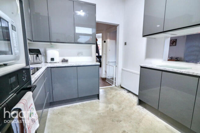 3 bed Semi-Detached for sale Image 6