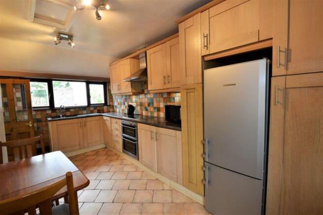 KITCHEN/BREAKFAST ROOM