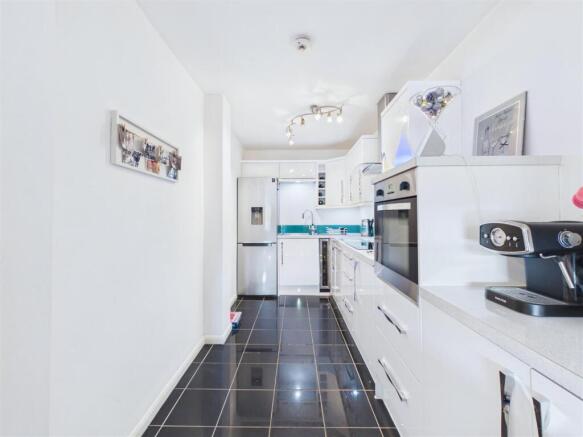 2 bed Flat for sale Image 9