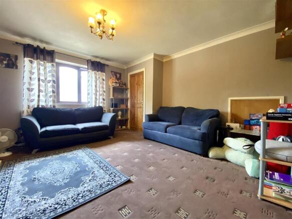 5 bed Semi-Detached for sale Image 5