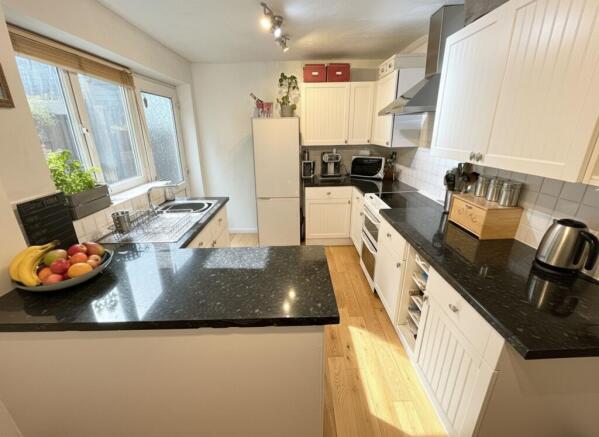 3 bed Terraced for sale Image 6