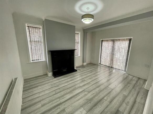 3 bed End of Terrace to rent Image 4
