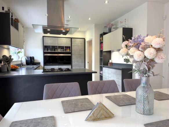 Impressive Dining Kitchen 284
