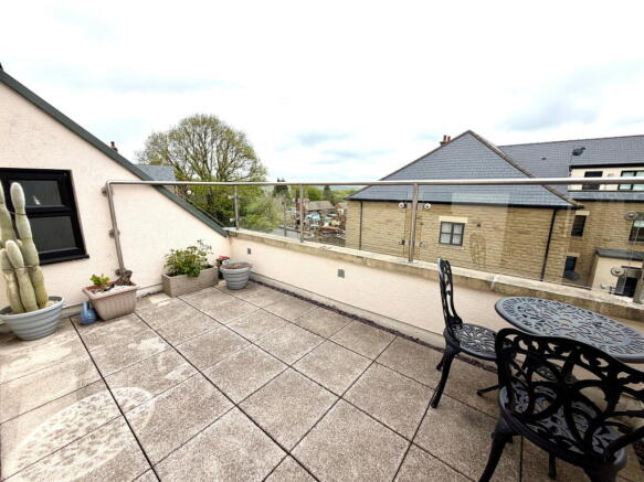 4 bed Town House for sale Image 4