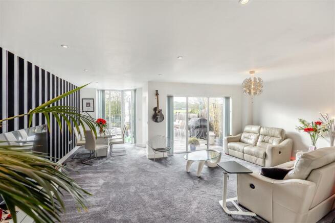 8577228-interior03.jpg