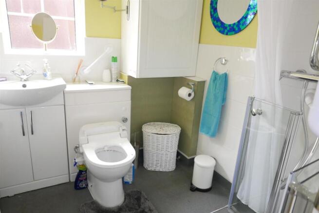WET ROOM/CLOAKROOM