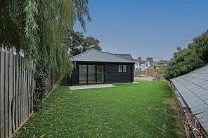 2, Park Avenue, Newmarket CB8 8EY