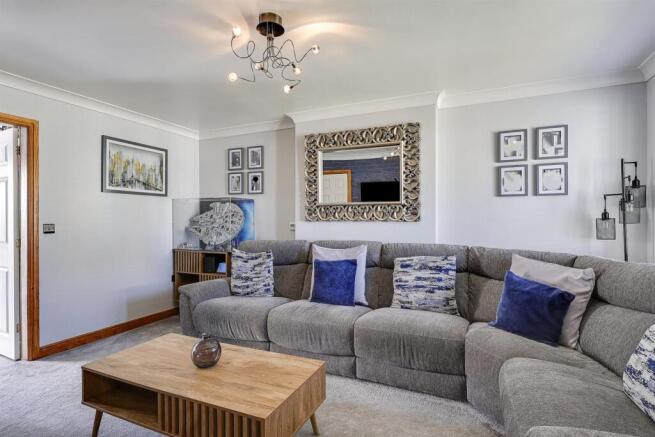 3 bed Semi-Detached for sale Image 6