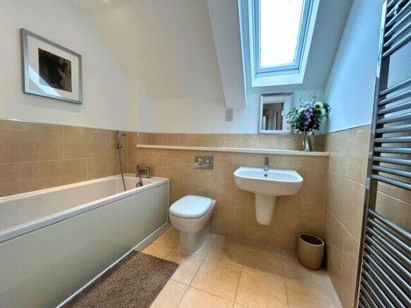 2 bed Apartment to rent Image 5