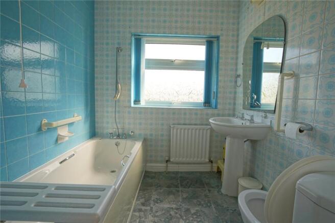 3 bed Semi-Detached for sale Image 6