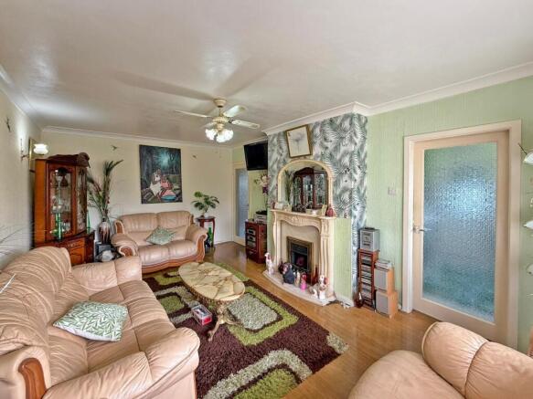 Dewsbury Drive, Wolverhampton, WV4 photo 4