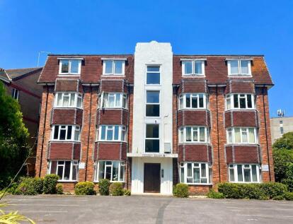 Queensbury mansions, Bournemouth - Top-Floor Coastal Apartment with Sea Views in Prime Bournemouth Location