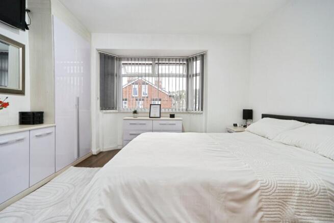 3 bed Semi-Detached for sale Image 3