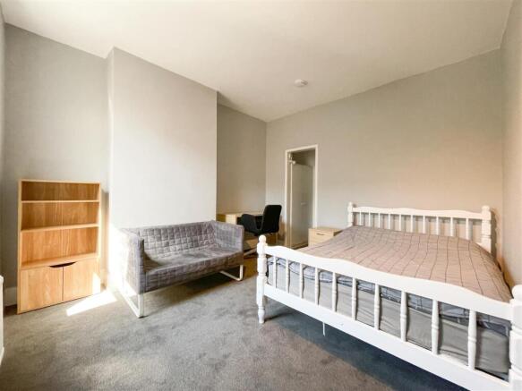 5 bed House to rent Image 7