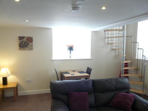 Lindisfarne, Lounge