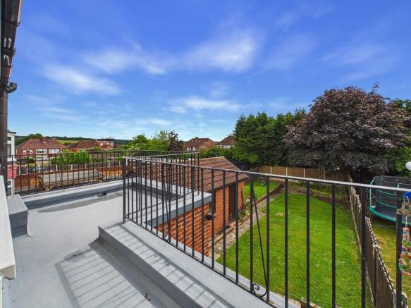 3 bed Semi-Detached for sale Image 3