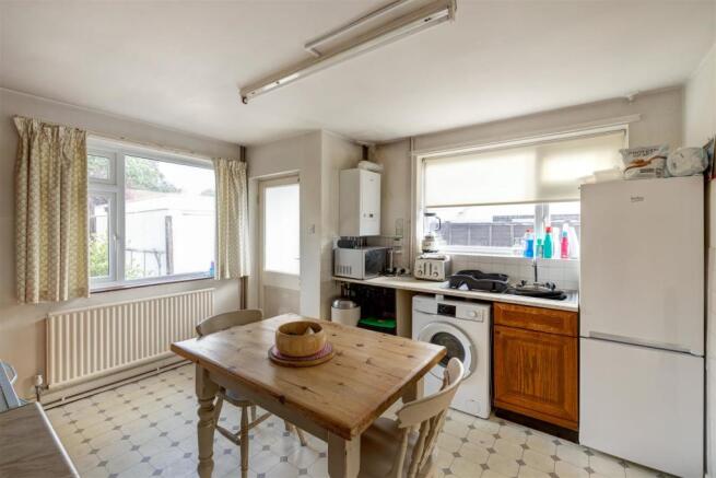 Kitchen 2.jpg