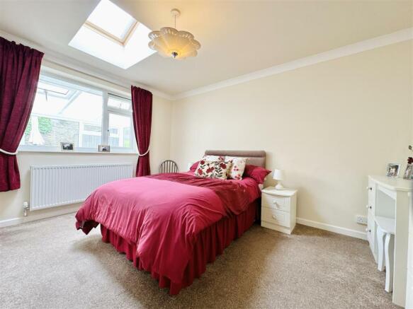 Bedroom 1.JPG
