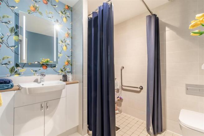 2 bed Apartment for sale Image 6