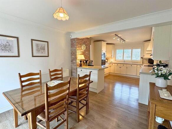 Kitchen/Breakfast Room