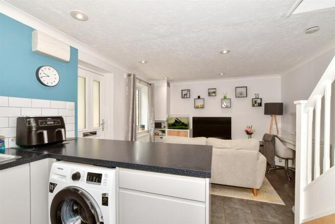 Kitchen / Lounge