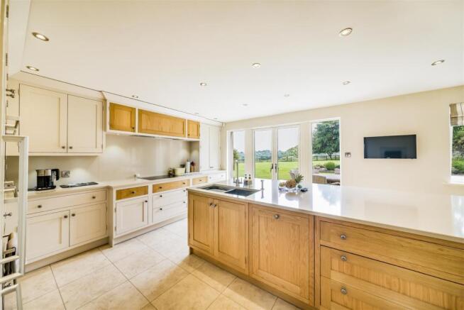 LIVING/DINING KITCHEN
