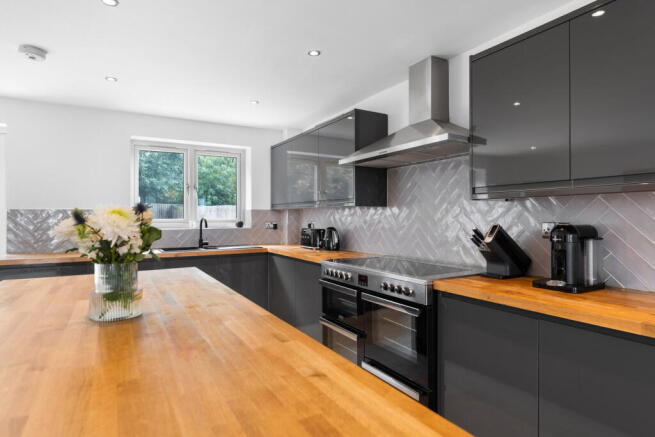 4 bed Detached for sale Image 6