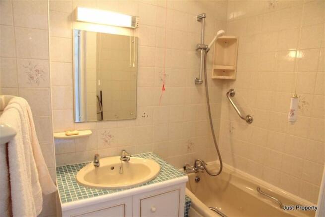 Photo 6