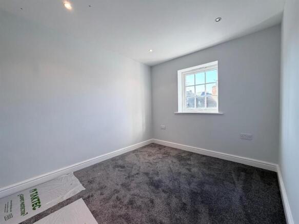 2 bed Apartment to rent Image 4