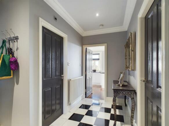 2 bed Apartment for sale Image 8